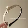 The small chanel-style pearl hair band is gentle, simple, and features a narrow satin finish. It is a versatile hair accessory for washing your face, applying makeup, and going out in summer Application Scenario